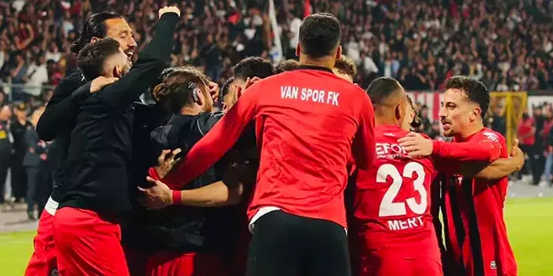 Vanspor'dan Transfer Bombası: Hakan Kutlu 1. Lig'e Geliyor!