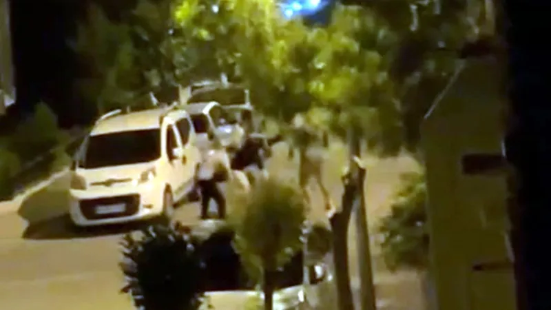 Adres Avcılar: 3 kişinin saldırısına uğradı, çevredekiler vatandaşı kurtardı