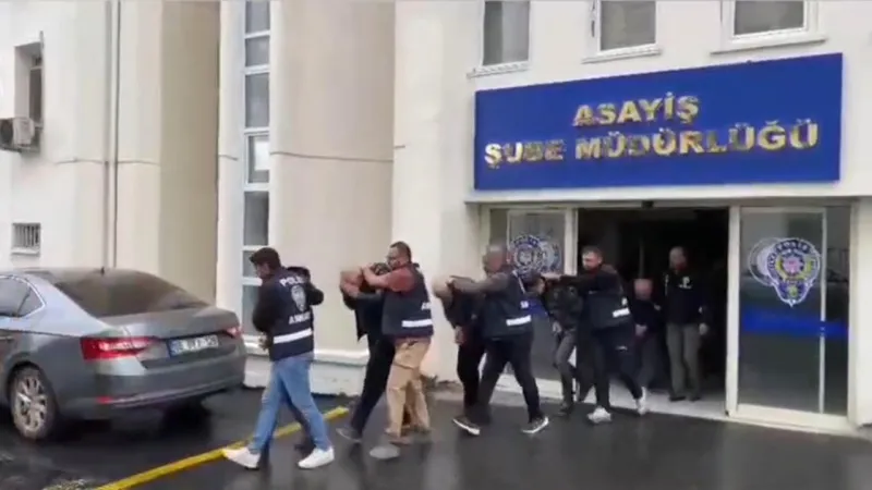 Arsaya sahte define gömüp 13 milyon lira dolandırdılar: 15 tutuklama