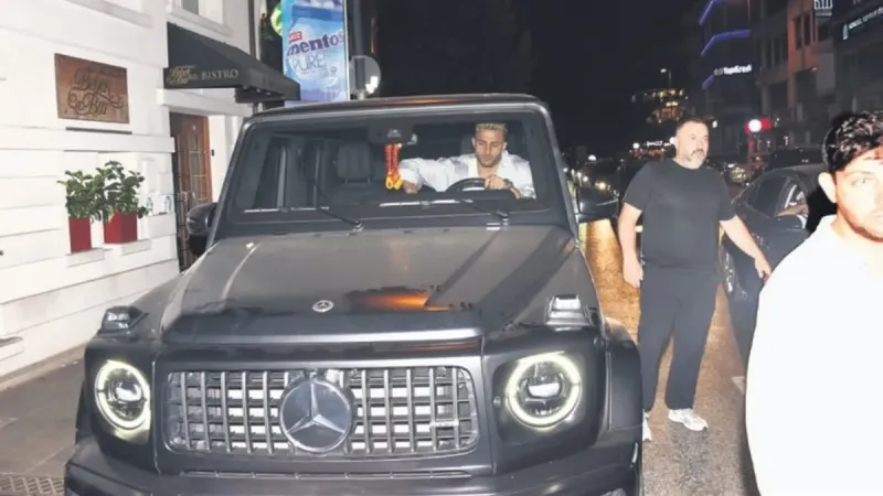 Barış Alper'den Şok Hareket! Sevgilisini Nerede Bıraktı?