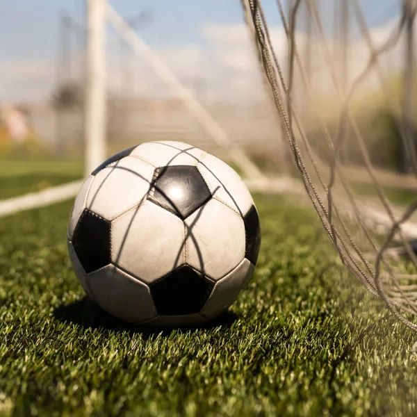 Futbol Topu Faciası: 7 Yaşındaki Çocuk Beyin Kanaması Geçirdi!