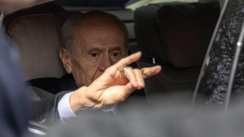 Bahçeli'den Sürpriz Karar: Grup Toplantısı Yine İptal! Neler Oluyor?