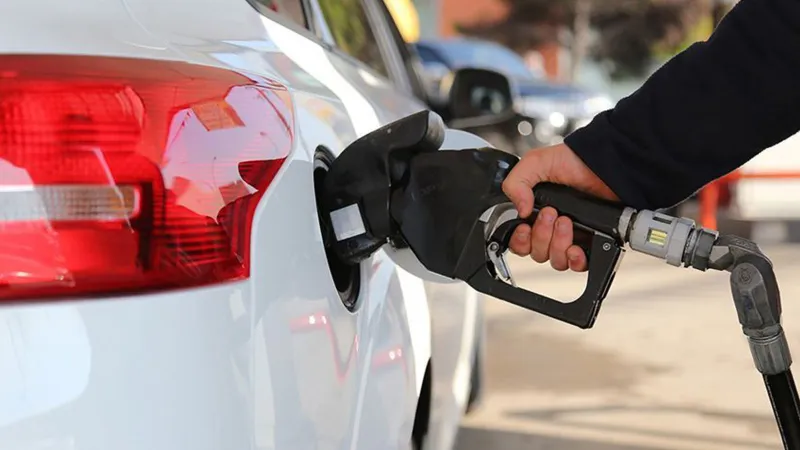 Benzine Motorine Dev İndirim! İşte Pompa Fiyatları (Son Dakika)