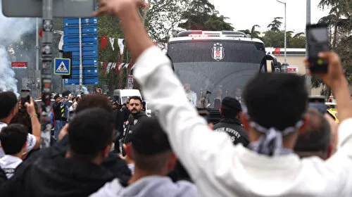 Beşiktaşlı taraftarlardan takıma coşkulu karşılama