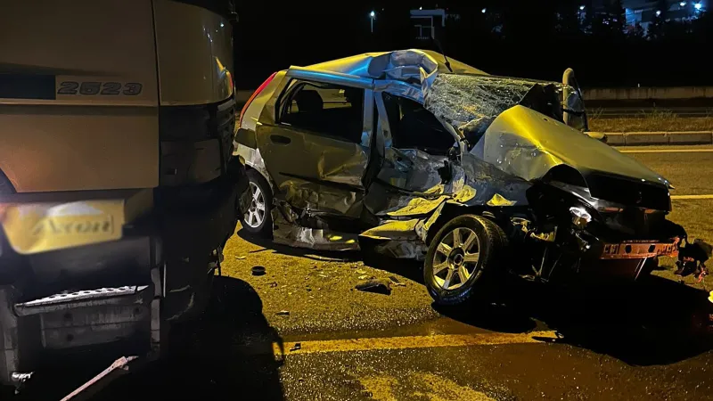 Bolu'da Feci Kaza! Kamyon Otomobili Biçti: 30 Yaşındaki Sürücü Öldü