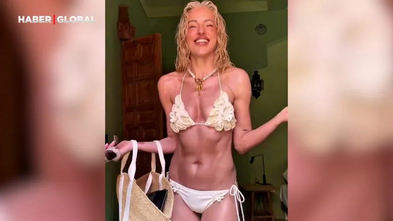 Burcu Esmersoy'dan Bikinili Pozlar! 48'lik Model Yazı Coşturdu!
