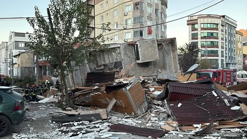 CANLI ANLATIM | Gebze'de 5 katlı bina çöktü! Ekipler olay yerinde