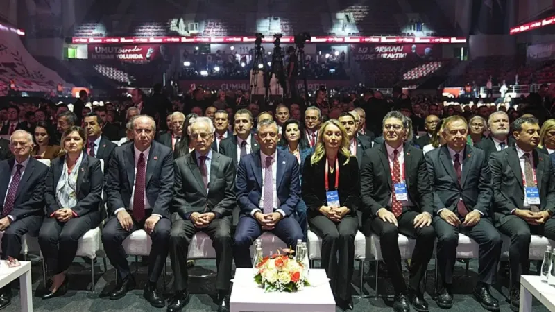 CHP'de iki yılda beşinci kurultay: Arınma krizi ve tepki çeken LGBT vaadi!