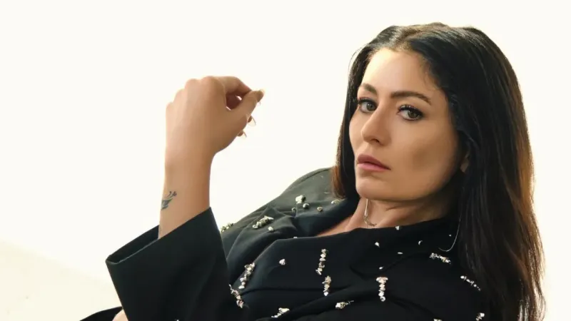 Deniz Çakır Geri Döndü! Yeni Dizisiyle Ekranları Sallayacak