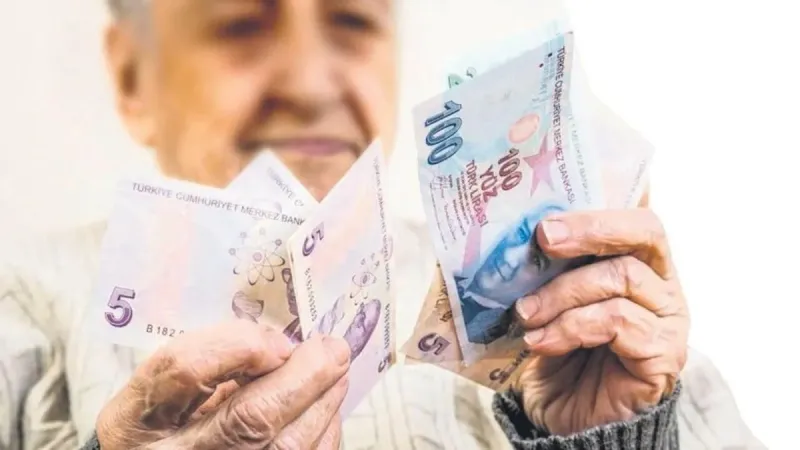 Emekliye Bayram Müjdesi! 57.4 Milyar TL İkramiye Hesapta mı?