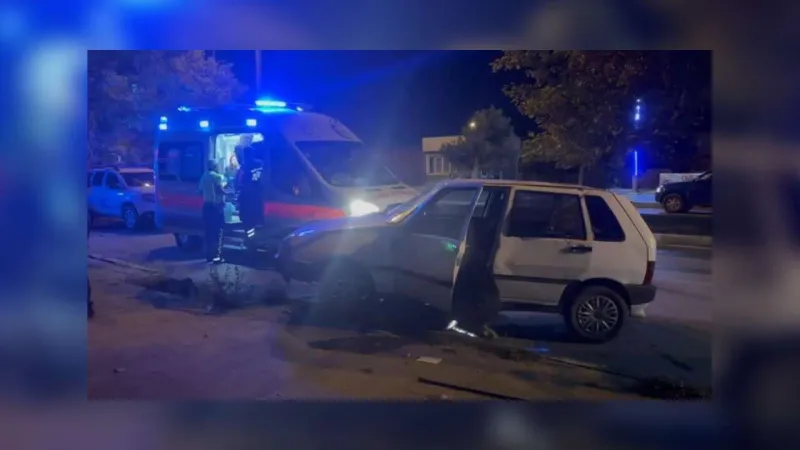 Erzincan'da Feci Kaza! Otomobil Kaldırıma Çıktı: Yaralı Var mı?
