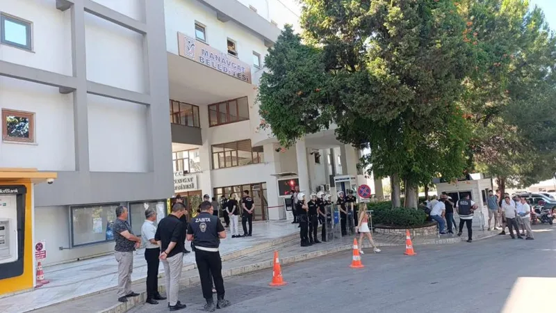 Eski İzmir Büyükşehir Belediye Başkanı Tunç Soyer tutuklandı