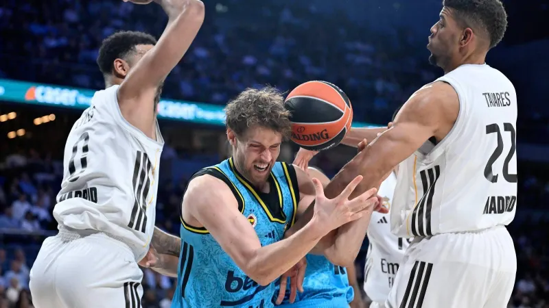 EuroLeague'de 5. mağlubiyet ağır oldu: Fenerbahçe Beko, Real Madrid'e 26 sayı farkla yenildi