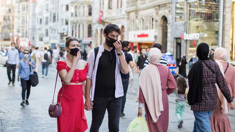 Fark ettirmeden yayılıyor! Yaz geldi sahne Covid-19'a kaldı
