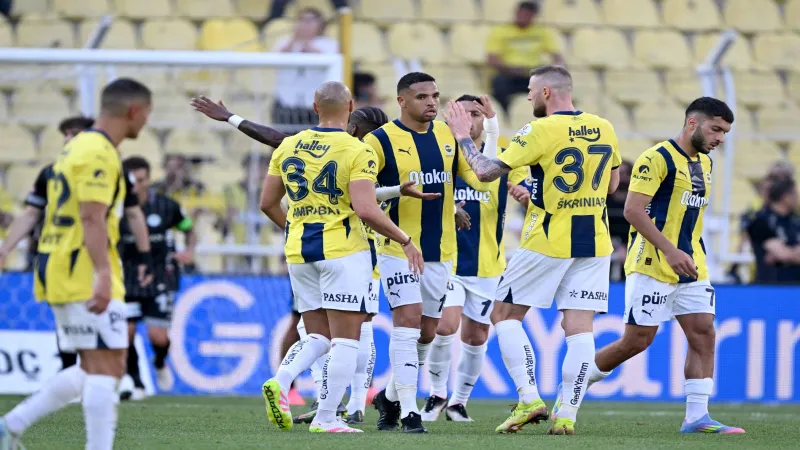 Fenerbahçe'den Galibiyet! Taraftar Yönetimi İstifaya Çağırdı