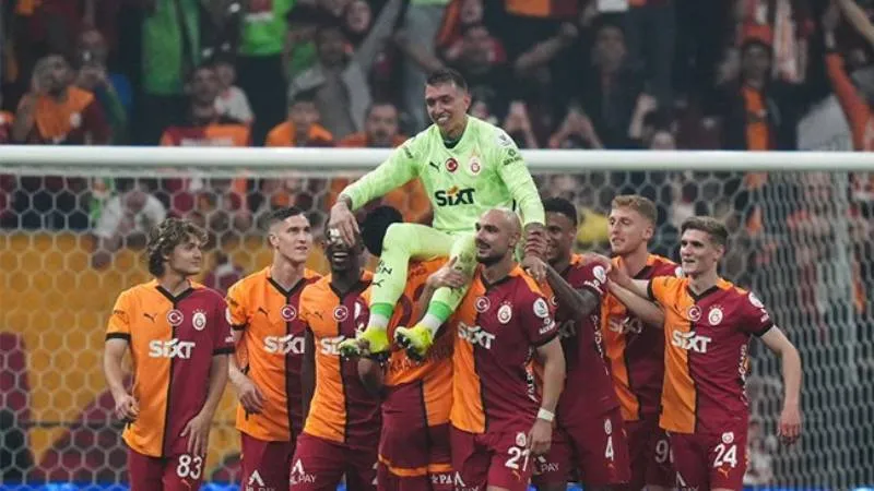 Fernando Muslera, İstanbul'dan ayrıldı