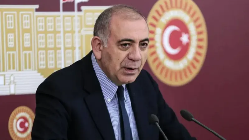 Gürsel Tekin'den CHP'ye Sert Uyarı: Kılıçdaroğlu'na Dokunamazsınız!