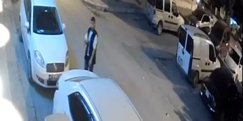 Gülünç Hırsızlık! Güvenlik Kamerasını Çalıp Kayıt Bıraktılar