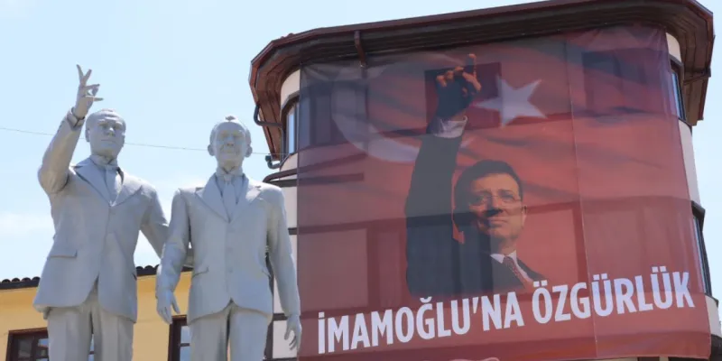 'İmamoğlu'na özgürlük' pankartı Eskişehir'e asıldı