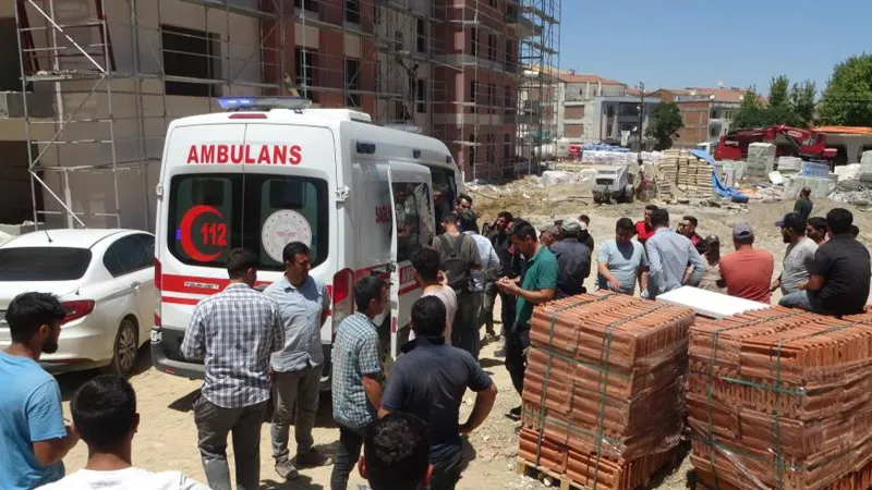 Şantiyede Kanlı Kavga! İşçiler Taş ve Sopalarla Birbirine Girdi