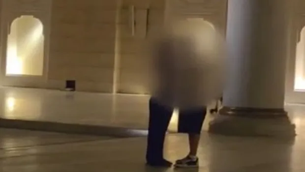 Çamlıca Camiinde Skandal! Turistlere Hapis Şoku!