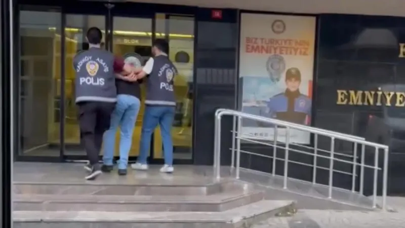 Kadıköy'de Şok! Kaza Yaptığı Sürücüyü Dövdü, Sonra Neler Oldu?