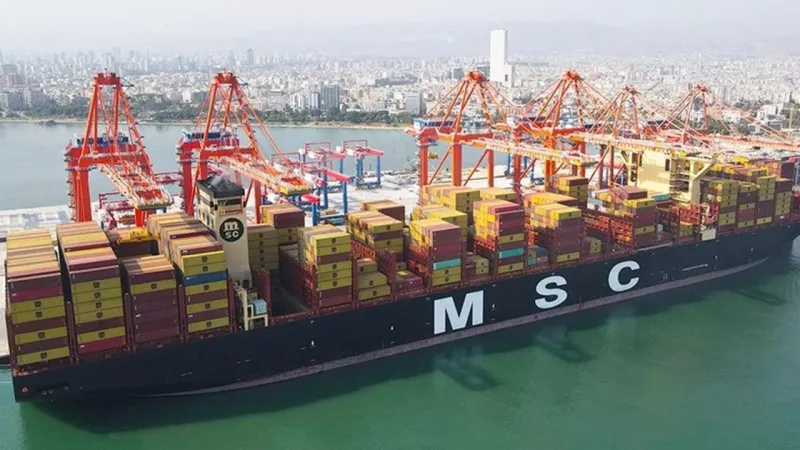 Mersin Limanı'nda Rekor: 400 Metrelik Dev Konteyner Gemisi!