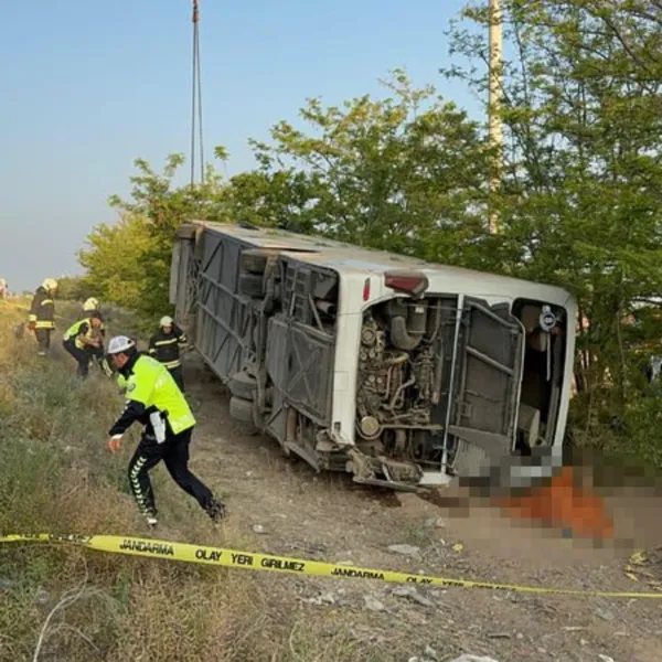 Konya'da yolcu otobüsü devrildi: 1 ölü, 23 yaralı