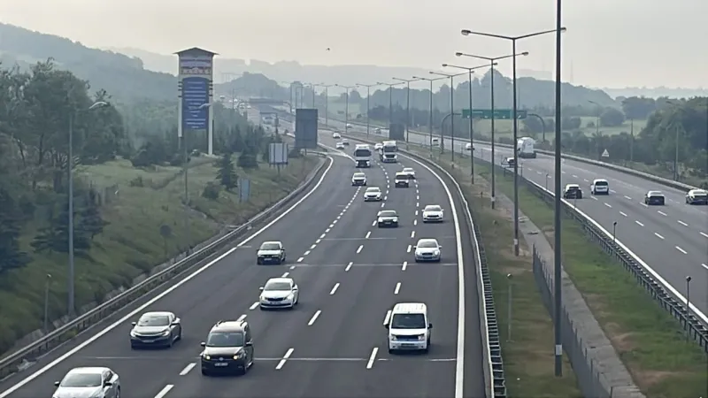 İstanbul'da Bayram Sonrası Trafik Çilesi! Yoğunluk Alarm Veriyor