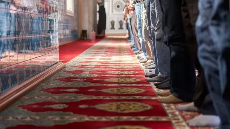 Liselilere Cuma Namazı Müjdesi! Artık Serbest mi?