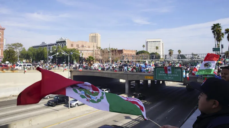 Los Angeles Karıştı! ABD'nin Meksika'dan Aldığı Topraklar Alevlendi!