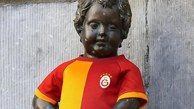 Manneken Pis'e Galatasaray Forması! Belçika'da Tarih Yazılıyor