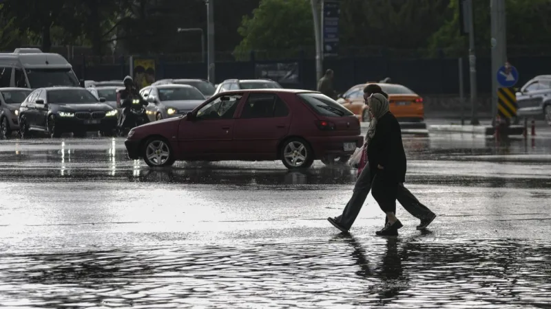 Meteoroloji uyardı: İç ve batı kesimlerde kuvvetli sağanak bekleniyor