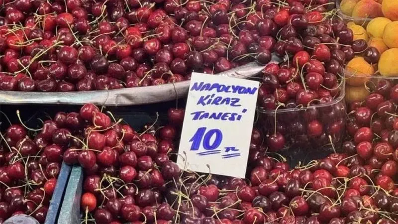 Kirazın Tanesi 10 TL! Meyve Fiyatları Dudak Uçuklatıyor