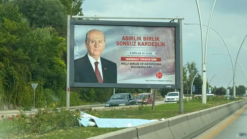 MHP'li Büyükataman'dan afişlerdeki '9 bölge' vurgusuna ilişkin açıklama: Türklüğe ve milli doktrinimize atıfta bulunulan dokuz rakamı üzerinden hedef alınmamız ahlaksızlıktır