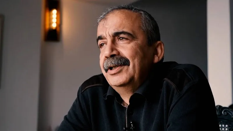 Sırrı Süreyya Önder'e Destek Yağmuru! 124 Yazardan Açıklama
