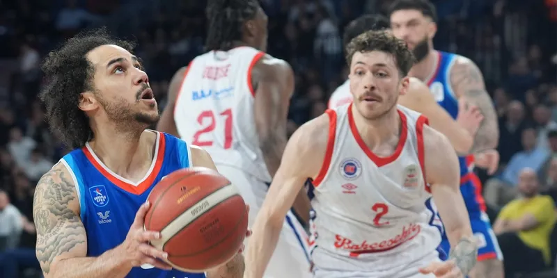 Efes Son Nefeste Güldü! Bahçeşehir'e Zorlu Zafer