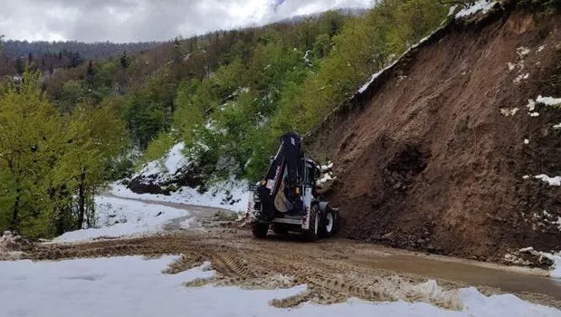 Bartın'da Şok! 5 Köyde Heyelan Tehlikesi: Yollar Kapandı!