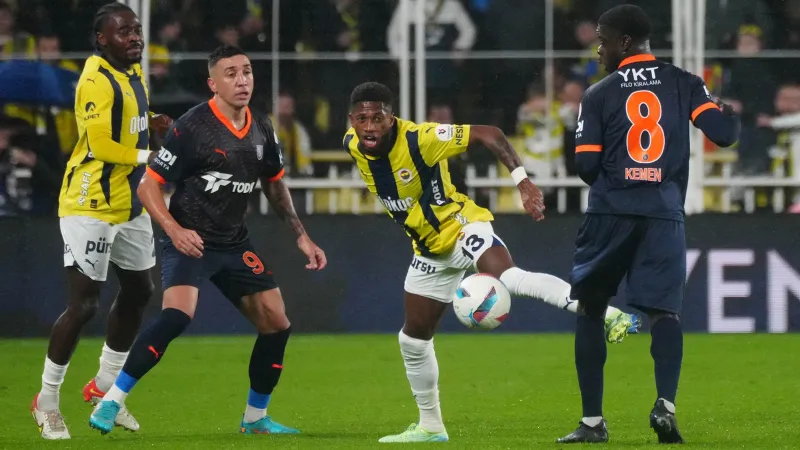 Başakşehir Fenerbahçe Derbisi: Saat Kaçta? Muhtemel 11'ler ŞOK Etti!