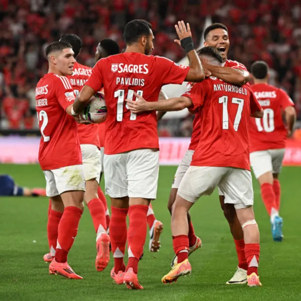 Benfica Zirveye Uçtu! Estoril Deplasmanında Zafer