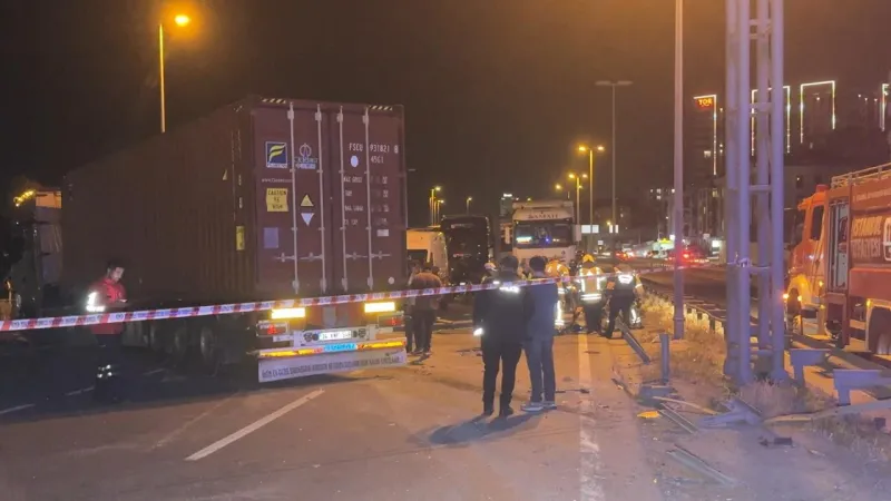 Beylikdüzü'nde Feci Kaza: Tır Dehşeti! 1 Ölü, 2 Yaralı