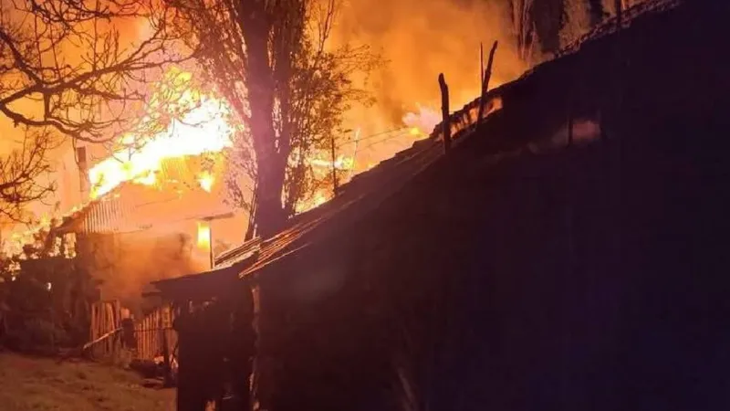 Çorum'da Köy Yangını: 3 Ev Kül Oldu! Sebebi Şok Etti!