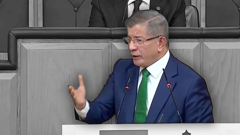 Davutoğlu'ndan Erdoğan'a Şok Sözler: Güven Ortamı Bozuldu!