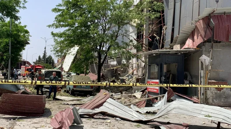 Gaziantep'te Halı Fabrikasında Korkunç Patlama! 7 İşçi Yaralı!