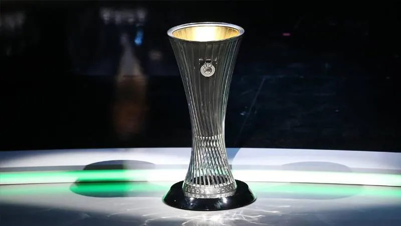 Konferans Ligi'nde Finalistler Belli Oldu: Chelsea Destan Yazdı!