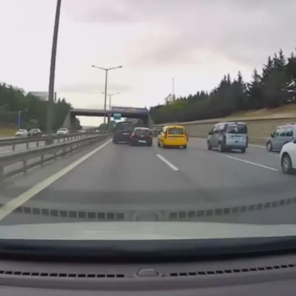 İstanbul'da Makas Terörü! Kaza Anı Kamerada!