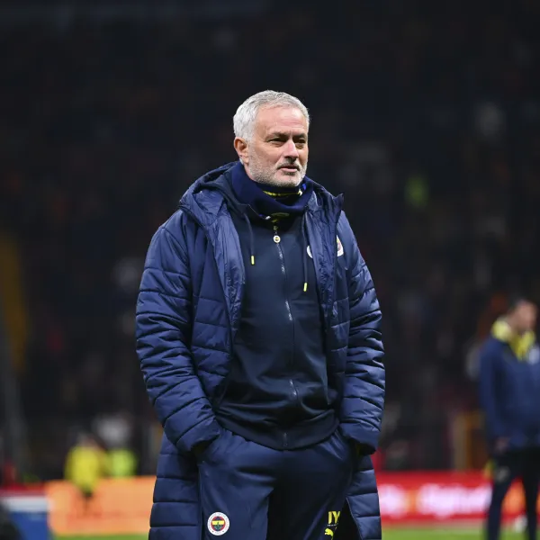 Mourinho'dan İlk Derbi Zaferi Mi Geliyor? Fenerbahçe Beşiktaş'ı Ağırlıyor!