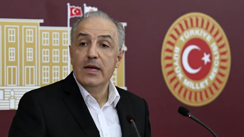 Özgür Özel'e Saldırı: Yeneroğlu'ndan Sert Tepki! Neler Söyledi?