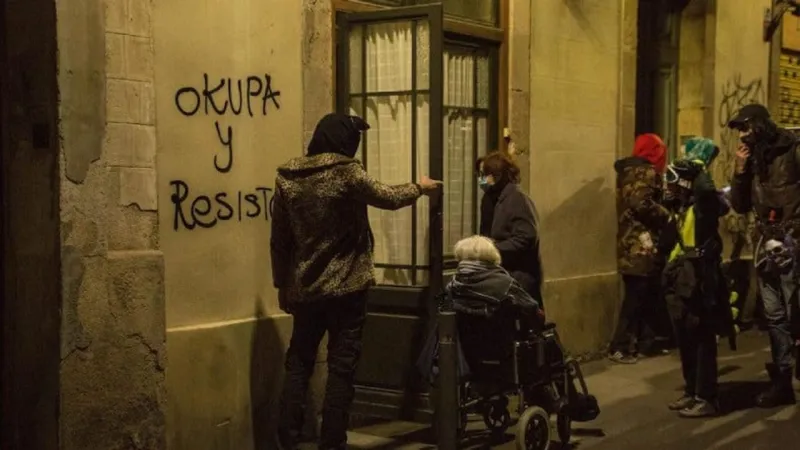 Ezgi Mola'nın Evini Okupalar mı Bastı? Okupa Nedir, Nerede Çıktı?