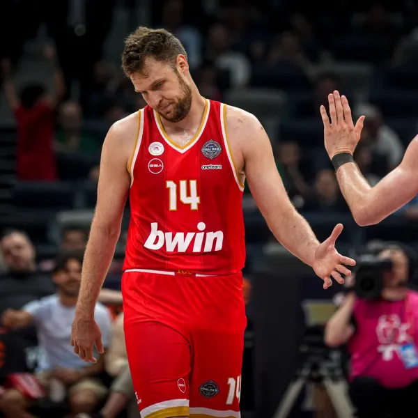 Olympiakos Panathinaikos'u Devirdi! EuroLeague'de Üçüncülük Coşkusu
